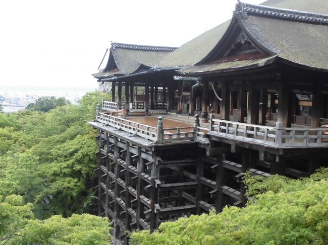 早朝の清水寺