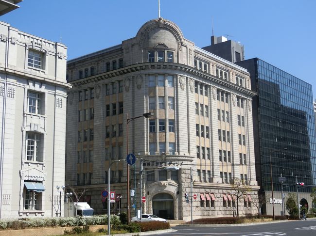 「商船三井ビルディング」は「神戸市中央区の旧居留地」に位置する「1922年(大正11年)」に「アメリカルネサンス様式」で「旧大阪商船神戸支店」として建てられた「近代化産業遺産の近代建築」です。