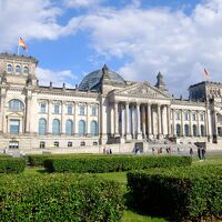 ベルリンに7泊： 前回は1987で西だった．今回は旧東が中心でドイツらしい重厚な都会．