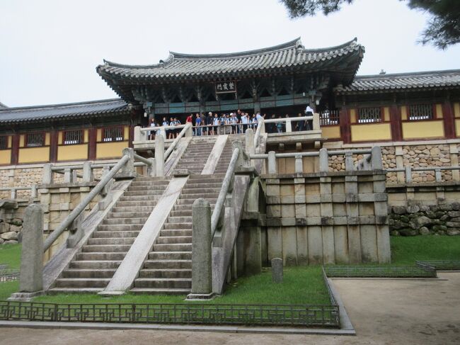 今回の船旅で海外韓国釜山へ寄港、オプショナルで慶州に行ってきました。<br />慶州は新羅王国の都であり、今もなお新羅王朝の歴史遺産が街のあちこちに残っていて、日本の奈良のようだともいわれています。