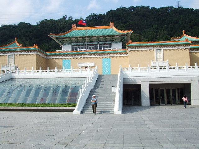 台湾旅行 (台北 頂渓市場・雙連:香港九記海鮮・上嘉珈琲・国立故宮博物院・雙連:鮮定味生猛海鮮・頂渓:中正河浜公園・總舗師・湄南小鎮・帰国) 2007/11/14-17<br /><br />・頂渓市場の傍で温かい豆乳と肉まんを食べる 2011/11/14<br />・雙連 香港九記海鮮 広東料理 2007/11/14<br />・上嘉珈琲 2007/11/14<br />・頂渓市場で買い物 2007/11/15<br />・国立故宮博物院 2007/11/15<br />・雙連 鮮定味生猛海鮮 2007/11/15<br />・頂渓 中正河浜公園の朝の散歩 2007/11/16<br />・總舗師 清粥小菜 2007/11/16<br />・林森北路のタイ料理:湄南小鎮 2007/11/16<br />・帰国 2007/11/17