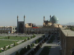 (23)2006年9月イランの旅8日間③イスファハン（ｲﾏｰﾑ広場 ｲﾏｰﾑ･ﾓｽｸ ｼｬｲﾌ･ﾛﾄﾌｫｰﾗｰ･ﾓｽｸ ｱﾘｶﾌﾟ宮殿 ｶｲｻﾞﾘｴﾊﾞｻﾞｰﾙ 四十柱宮殿 ｳﾞｧｰﾝｸ教会 夜景)