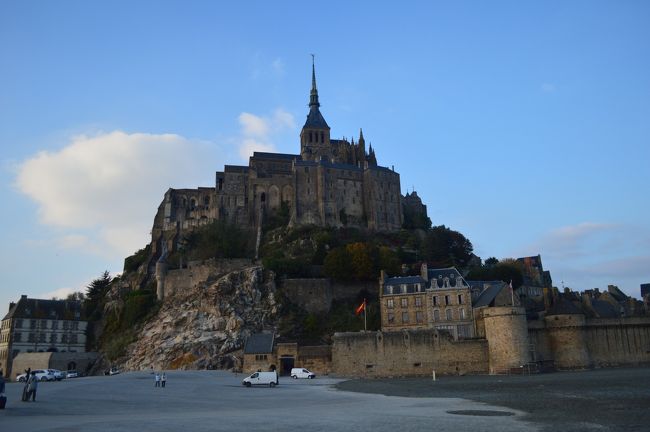 およそ１年前に行ったフランスの旅行日記です<br /><br />３日目はついにモン サン ミッシェル！！！<br /><br />それではどうぞ〜〜(^^)/<br /><br />＝＝＝＝＝＝＝＝＝＝＝＝＝＝＝＝＝＝＝<br />2015年10月10日(土)〜10月17日(土)<br />H.I.S　添乗員付き8日間ツアー