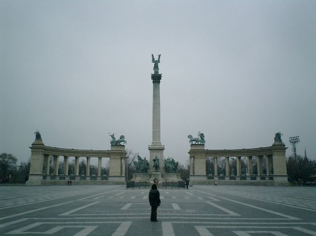 美しい青きドナウへ（5）：英雄広場と温泉と