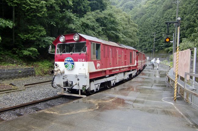 大井川鐵道の井川線に十数年ぶりに乗りに行きました。<br /><br />かつてこの路線には２回乗ったことがあり、今回が３回目。<br />今までの２回は金谷から単純に往復しただけ。<br /><br />そこで今回は、静岡からバスに乗り井川まで行き、そこから千頭方面へ向かうというルートをとりました。<br /><br />