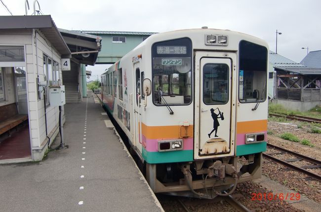 この年の前年に開業した、ハードオフエコスタジアム（新潟県立野球場）に、プロ野球の観戦に行きました。<br />試合は、ナイター。それまでの間、せっかくなので、ちょっと大回りに乗り鉄しながら出かけてきました。<br /><br />−−−<br />まずは、福島から板谷峠を越え、そのあと山形鉄道に乗ります。