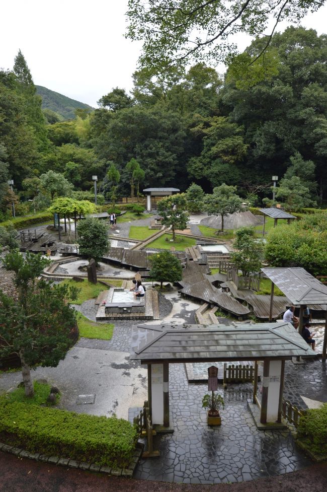 9月の3連休の中日、高尾山に行く予定を立てていたのですが、台風が近づいて天気が悪かった為、急遽行先を温泉に変更しました。<br />日帰りで行ける近場の温泉という事で、選んだのは湯河原温泉。<br />丁度湯河原温泉で行ってみたい場所があったし、訪れるのは学生の時以来すごく久々な場所なので楽しみです。