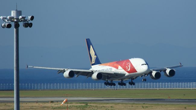 ＡＩＲＢＵＳ Ａ３８０が来るのは<br />今回で通算４回目のセントレアですが<br />今回は特別塗装でした<br /><br />いつもはセントレアへは<br />車で潜入していますが<br />ポケモンＧＯするために<br />電車で来ましたが<br />電車だと太田川まで北上するんで<br />滅茶苦茶遠く感じますね<br />でも、駅にポケストは結構有るので<br />何度も傷薬とか捨ててきたが<br />セントレア内も<br />ジムやポケストが沢山有り<br />レベルアップにも良い場所ですね<br /><br />セントレア ＨＰ<br />http://www.centrair.jp/