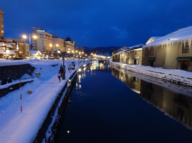 前年の１２月２０日に延伸してループ路線となった札幌市電に乗りに、冬の北海道に出かけてきました。<br />あわせてその周辺をいろいろ乗り鉄その他してきました。<br /><br />－－－<br />藻岩山から、今度は地下鉄と路線バスを乗り継ぐという普通じゃない方法で、小樽に行きました。<br />まともに小樽を歩くのも初めてだったりします。