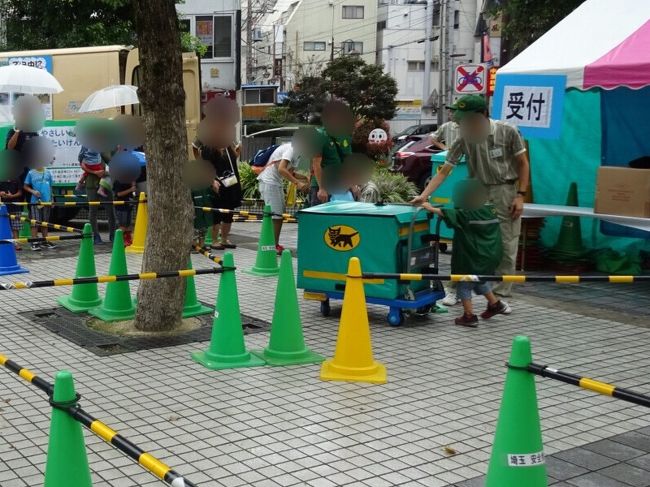 大宮駅西口で「さいたまカーフリーデー」が行われました。<br />クロネコヤマトの配達体験や、バス運転席体験、その他オープンカフェが出ていました。