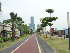 高雄サイクリング (愛河之心/愛河/中都窯地/真愛碼頭/駁二芸術特区/高雄港漁人碼頭＆左営蓮池潭/原生植物園/龍虎塔/慈済宮/啓明堂/春秋閣/玄天上帝:北極帝/元帝廟)＆大八大飯店・鮮芋仙・栄記大骨仔 2009/09/23-25