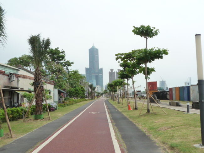 高雄サイクリング(愛河之心/愛河/中都窯地/真愛碼頭/駁二芸術特区/高雄港漁人碼頭＆左営蓮池潭/原生植物園/龍虎塔/慈済宮/啓明堂/春秋閣/玄天上帝:北極帝/元帝廟)＆大八大飯店・鮮芋仙・栄記大骨仔 2009/09/23-25<br /><br />