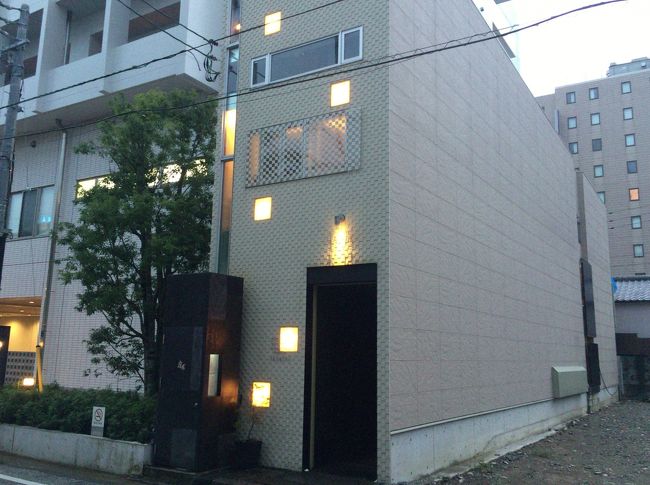 今回の旅行で一番のメインである「座屋 高知本店」での夕食。<br />ブログで見て、行きたいと思い、旅行の1ヶ月以上前に予約をして行ってきました。<br /><br />東京銀座をはじめ、神戸、スペインなどにお店を構えており、高知が一番リーズナブルに食事が出来ると評判の高いお店で、<br />その期待を裏切らない素晴らしいお店でした。