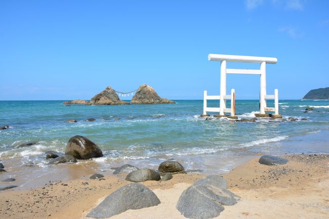 最近は山ばかりだったので、今回は海へ。<br /><br />前から行きたかった福岡の糸島をドライブしてきました。<br /><br /><br />ルート<br />福岡⇒二見ヶ浦⇒櫻井神社⇒火山⇒芥屋海岸⇒一蘭の森⇒福岡