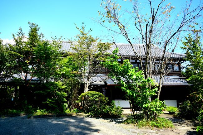 熊本県人吉 福岡市内から九州自動車道で約2時間程で到着します<br /><br />以前から気になっていた人吉にある明治40年創業の歴史ある昔からの古湯<br />レトロモダンな旅館「たから湯」に立ち寄り湯をしてきました<br /><br />こちらの旅館は情報も少なく口コミなどで知る人ぞ知る1日5組宿泊可能なこじんまりとした高級旅館<br /><br />一度は宿泊してみたいお宿です<br /><br />嬉野温泉旅行記<br />http://4travel.jp/travelogue/11111170<br /><br />二日市温泉旅行記<br />http://4travel.jp/travelogue/11141395<br /><br />湯布院旅行記<br />http://4travel.jp/travelogue/11152600