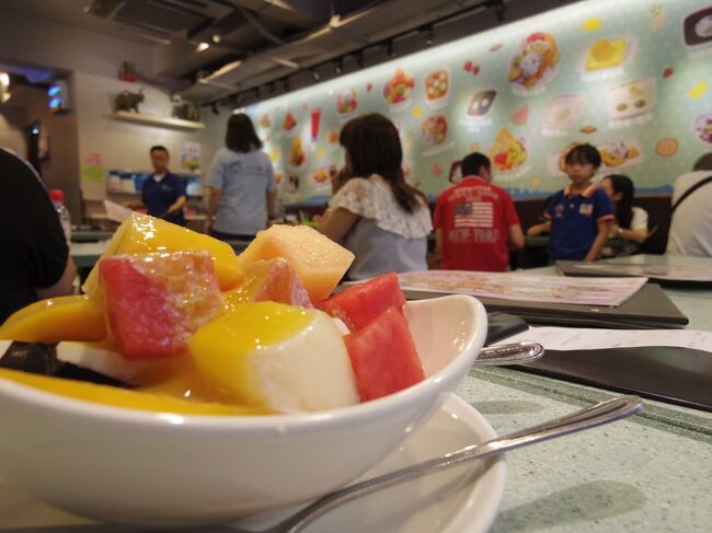 4年連続の香港です。<br />5年前の旅行です、忘れきる前に思い出して作成しました。<br /><br />長距離の直行便が得意ではなく、キャセイで香港でストップオーバーしてからシンガポールに行く、ってスタイルが大好きでした。