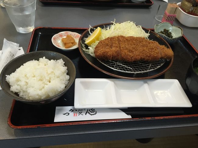 鹿児島中央駅から徒歩5分圏内に、有名な　＜とんかつ川久＞　の黒豚ロースカツ定食です。<br />今まで食べた中で、最高に値段が高く最高に美味かった・・・。