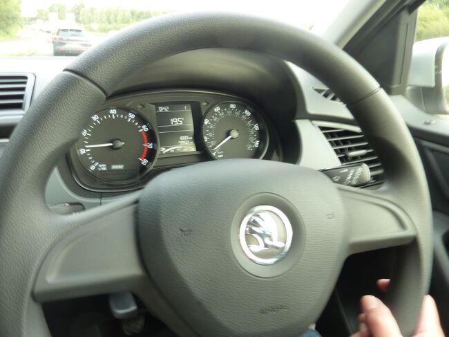 海外レンタカー初心者の方<br />これからレンタカーで旅をしようと思っている方 <br />私のような悲惨な目にあわないでください<br /><br /><br />不運に次ぐ、不運の連続<br />Hertzの文字を見るだけでムカつく<br /><br /><br />