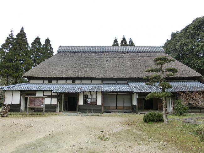 「肥後民家村」は「熊本県玉名郡和水町」の「江田船山古墳公園」にある「昭和５１年」より各地に残る「代表的な古民家」を移築復元した「文化村」です。<br /><br />写真は「上杉謙信の重臣」だった「豪農だった布施家の居宅」を「新潟県上越市安江」より移築された「旧布施家住宅（町指定の重要文化財）」です。