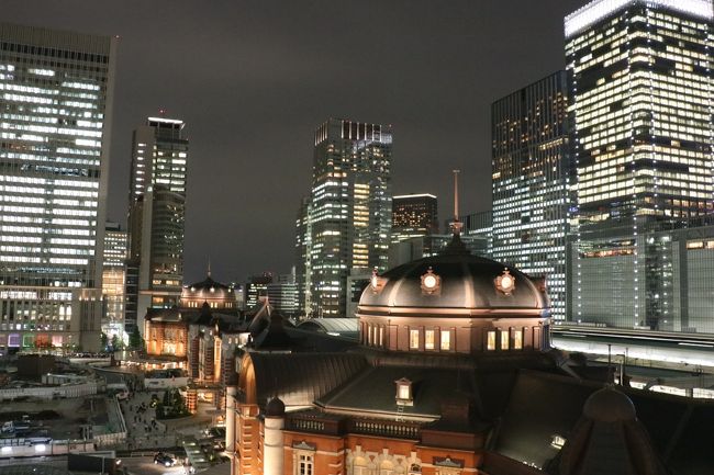 夜空に浮かび上がる「東京駅」