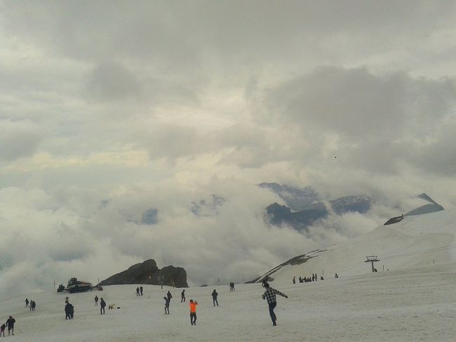 ルツェルン滞在中に行ってきました、ティトリス。<br />雪山と流れる雲…幻想的な景色を楽しむことができました！