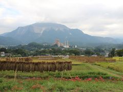 横瀬町　寺坂棚田は稲刈りの真っ最中