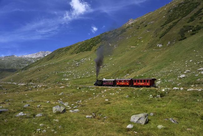 スイス・オーストリア撮鉄旅行記の（その２）は<br />9月２日～4日　オバーバルトを起点としてフルカ鉄道撮影した1日目のアルバムです。　<br /><br />写真は順次追加していきます。