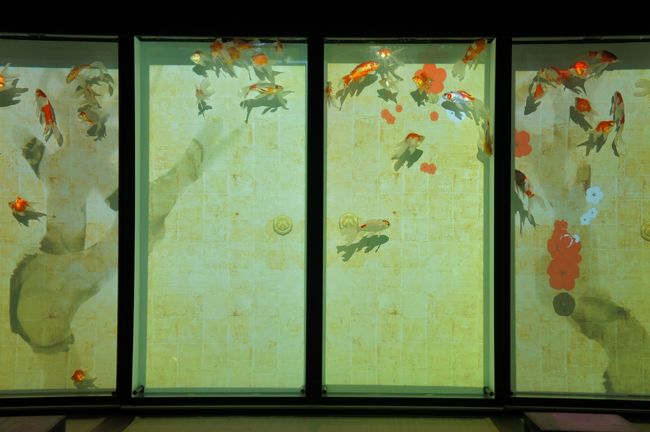 １０周年を迎えるアートアクアリウムが、金沢でも開催されるとのことで、新しいもん好きのケンミン性ゆえに、職場でも話題に。<br />～金沢・金魚の蜜～<br />芸術の秋に似つかわしいアートな空間を堪能できました(*´Д｀)<br /><br /><br />