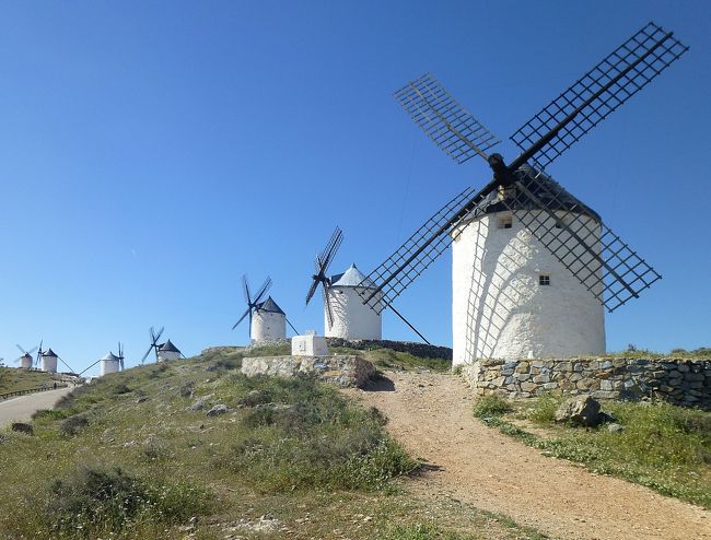 スペイン ラ マンチャの白い風車 コンスエグラ スペイン の旅行記 ブログ By Bunbunさん フォートラベル