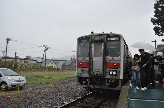 　2016年10月8日から10日にかけて、北海道へ行ってきました。<br />　第一目的は、2016年12月4日をもって廃止となる留萌本線の留萌－増毛に乗ること、あと、これも廃止が決定した石勝線夕張支線や、2016年から1日1往復となってしまった札沼線新十津川駅訪問も兼ねて行ってきました。<br /><br />　新千歳空港－南千歳－夕張－南千歳－札幌　(泊)<br />　札幌－石狩当別－浦臼－豊ヶ岡－新十津川－滝川－深川－増毛－深川－岩見沢－白石－北広島－新千歳空港<br /><br />　次は、今回の第一目的である留萌本線に乗ります。