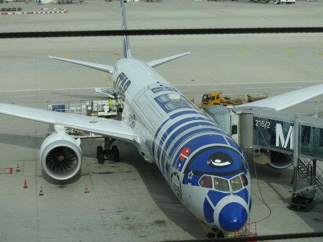 羽田からＡＮＡビジネスクラスでミュンヘンへ。ミュンヘンからはスターアライアンスに加盟するアドリア航空でスロヴェニアのリュブリャナに向かいます。<br />羽田発ミュンヘン行きＡＮＡはスター・ウォーズキャラクターの特別塗装機第一号「R2-D2 ANA JET」でした。紙ナプキンも全面R2-D2です。