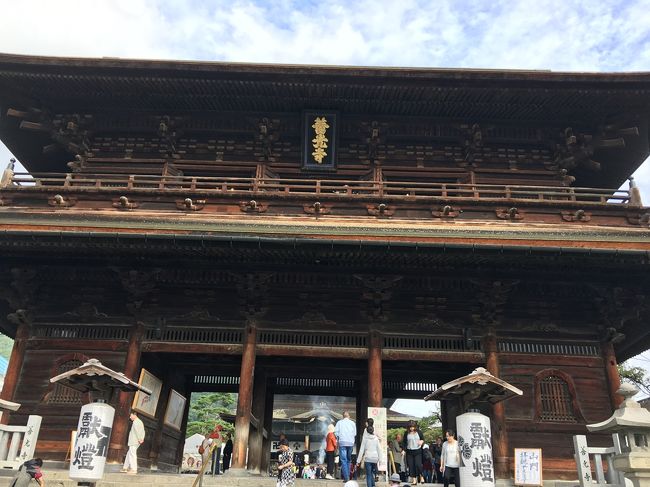 紅葉を見にどこかに行きたくなって、探していたところ旅行読売10月号に温泉の特集があり、紅葉館に決めました。 四国88ヵ所巡拝を終えそののちに、善光寺に行き戒壇巡りをして、錠前に触れて来なさいと、先達さんのアドバイスがあったので、善光寺参りをしました。10月10日 善光寺、小布施、七味温泉(紅葉館)10月11日 志賀高原、草津温泉