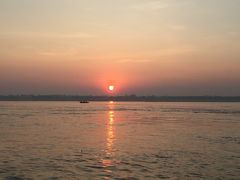 インド旅行3日目：バナラシ・神聖なるガンジス川に昇る朝日