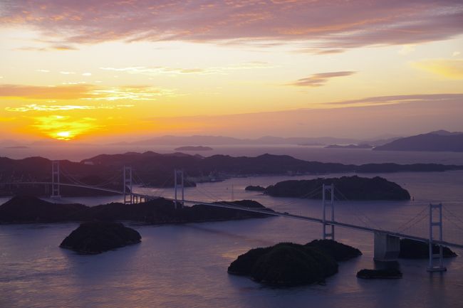 今治市内、しまなみ海道の観光をした日の旅行記です。　前回2014年に初めて今治を訪れた時は、バリィさんを探してグッズをgetする事に徹した数日間だったので、2回目の今回は、前回行きたくても行けなかった場所に行ったり、やりたくても出来なかったことをしよう!を目標に計画しました。<br /><br />2014年7月に今治を訪れた時の旅行記はこちら↓<br />http://4travel.jp/travelogue/10911369<br /><br />前回と比べて1番変わったことはやはり、交通手段ですね。　当時はまだ車の免許すら持っていなかったので、前回の滞在時の移動手段はレンタサイクルでした!　今回はレンタカーに乗れたので、行動範囲が本当に広がって、前回は行けなかった場所に足をのばせたことは本当に良かったです!<br /><br /><br /><br />