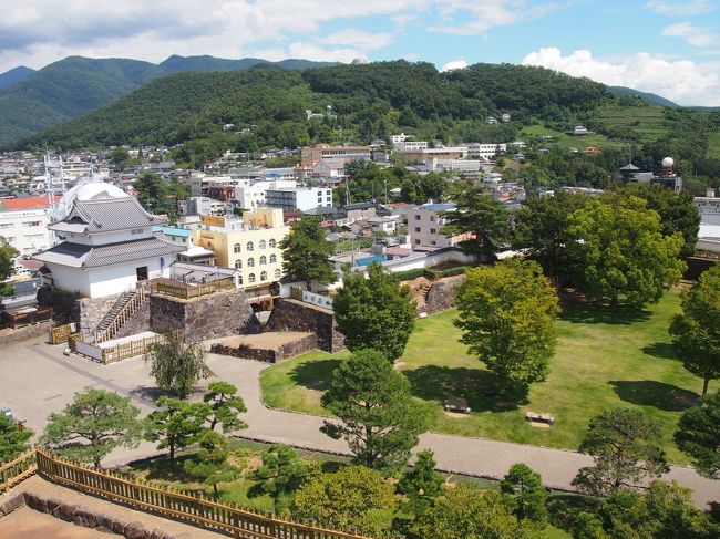 ９月５日～９月８日の３泊４日で長野と山梨へ車中泊の旅をしてきました<br /><br />ちょうどこの週は台風などの影響で天気が悪いという予報だったから、<br />せめて観光するなら雨降らない方がいいので、行く場所の天気を確認し、状況を見ながら観光場所を決めることにしました。<br /><br />富士山が見られないと分かった３日目は天気予報で晴れと出てた山梨市や甲府市の観光に切り替えました<br /><br />先ず山梨市の「笛吹川フルーツパーク」に行った後は「甲府城跡」に行きました。<br /><br />前回の車中泊旅で関ヶ原に行き、昨日は松代に荒砥城など武田信玄に関係するところに行ったなら、次は「武田神社」には行かないと！<br />…という事で予定を組みました<br /><br />