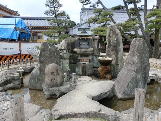 「大願寺」は「廿日市市宮島町」にある「木造薬師如来像（国の重要文化財）「木造釈迦如来坐像（国の重要文化財）」「阿難尊者像（国の重要文化財）」「迦葉尊者像（国の重要文化財）」などを安置する「高野山真言宗の寺院」です。<br /><br />「大願寺の本堂奥の書院」は「第二次長州戦争」のときに「勝海舟と長州藩藩士らが会談をした場所」として知られています。