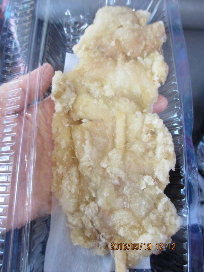 クラブツーリズムのツアーで青森へ。<br />「往路はやぶさ号利用! 2泊とも温泉宿泊<br />五能線と秘境・仏ヶ浦 みちのく絶景旅」<br />と題し、3日間を楽しんだ。<br /><br />何より感動したのは、仏ヶ浦に陸奥湾。<br />あんなに美しい海を見られて幸せ。<br /><br /><br /> 料金 旅行代金 77,900円<br /> 保険 1,700円<br /><br />オプション ほたてめし 1,080円<br /> (昼食) 花善鶏めし 1,000円<br /><br /> 合計 81,680円<br /><br /><br />⑦9/19(月)青森ワイナリーホテルから鯵ヶ沢駅へ<br /> その後五能線で千畳敷駅まで