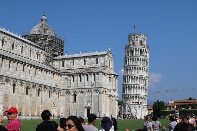 ciao!<br /><br />今年の夏休み旅行は、娘の進学祝いとママお疲れ様！を兼ね、<br />イタリア縦断の旅（１０日間）としました。<br /><br />イタリアの魅力は一言では言い表せませんが、紀元前７５３年<br />とされる建国から始まり、王政国家、共和制国家を経てローマ<br />帝国、イタリア王国から共和国へと幾多の歴史的変遷を繰り返<br />し現在に至っています。<br /><br />そのさまざまな時代に残されたイタリア全土にわたる遺跡や建<br />造物、そしてルネッサンス時代の芸術品など、歴史や文化と触<br />れ合い、美味しいイタリア料理を食し、そして良く歩く旅とな<br />りました。<br /><br />塩野七生ファンとして予習も万全です。今回も、行きたいとこ<br />ろを巡り、時間配分も自由となる「個人手配旅行」とし「彩パ<br />パツアコン」引率の旅となりました。<br /><br />最後までお付き合いいただければ幸いです。<br /><br />ローマ、フィレンツェ、ベネチア、ミラノ編とアップする予定<br />ですが、４トラの各エリアカテゴリに徐々にアップしていきた<br />いと思います。<br /><br />☆旅程は以下となります♪<br /><br />■往路（東京→パリ乗継→ローマ）<br /><br />10Sep2016 JL045 HND10:35/CDG16:10 ﾌｧｰｽﾄﾌﾗｽ(AWD)<br /> AF9840 CDG18:25/FCO20:30 ｴｺﾉﾐｰｸﾗｽ<br />----------------------------------------------------<br />★ローマ３泊 UNAﾎﾃﾙﾛｰﾏ<br />-----------------------------------------------------　<br />陸路移動 13Sep2016　<br />italo9992 ROMA TER.13:15/14:46 FIRENZE S.M Prima <br />-----------------------------------------------------<br />★フィレンツェ２泊　HOTEL EXECTIVE<br />-----------------------------------------------------　<br />陸路移動 15Sep2016<br />italo9984 FIRENZE S.M 11:54/VENEZIA S.L 14:00 Prima <br />-----------------------------------------------------<br />★ベネチア２泊　ﾋﾙﾄﾝ ﾓﾘﾉｽﾃｨｯｷｰﾍﾞﾆｽ <br />-----------------------------------------------------　<br />陸路移動 17Sep2016<br />Frecciarossa 9714 VENEZIA S.L10:50/13:25Milano C.Premiam<br />-----------------------------------------------------<br />★ミラノ１泊　ｴｸｾﾙｼｵｰﾙｶﾞﾘｱﾗｸﾞｼﾞｭｱﾘｰｺﾚｸｼｮﾝ <br />-----------------------------------------------------　<br /><br />■往路（ミラノ→パリ乗継→東京）<br /><br />　 18Sep2016 AF9701 LIN 12:55/CDG14:25 ｴｺﾉﾐｰｸﾗｽ <br />　 18Sep2016 JL046　CDG 20:30/HND (19)15:25 ﾌｧｰｽﾄｸﾗｽ(AWD)<br /><br /><br />①イタリア歴史探訪の旅（羽田－＞ローマ到着編）<br />　⇒http://4travel.jp/travelogue/11172436<br /><br />②イタリア歴史探訪の旅（ローマ滞在２日目）<br />　⇒http://4travel.jp/travelogue/11173129<br /><br />③イタリア歴史探訪の旅（ローマ滞在３日目）<br />　⇒http://4travel.jp/travelogue/11176267<br /><br />④イタリア歴史探訪の旅（ローマ滞在４日目：フィレンツェ移動）<br />　⇒http://4travel.jp/travelogue/11177078<br /><br />⑤イタリア歴史探訪の旅（フィレンツェ滞在：１日目）<br />　⇒http://4travel.jp/travelogue/11178135<br /><br />⑦イタリア歴史探訪の旅（フィレンツェ滞在３日目：ヴェネツィア移動）<br />　⇒http://4travel.jp/travelogue/11182070<br /><br />⑧イタリア歴史探訪の旅（ヴェネツィア滞在２日目）<br />　⇒http://4travel.jp/travelogue/11186861<br /><br />⑨イタリア歴史探訪の旅（ヴェネツィア滞在３日目：ミラノ移動）<br />　⇒http://4travel.jp/travelogue/11189801<br /><br />⑩イタリア歴史探訪の旅（ミラノ滞在１日目）<br />　⇒http://4travel.jp/travelogue/11191206<br /><br />⑪イタリア歴史探訪の旅（ミラノ滞在２日目～帰国）<br />　⇒http://4travel.jp/travelogue/11203979