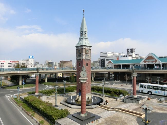 「アンデルセン広場（倉敷）」は「倉敷駅前の北口」にある「平成９年（１９９７年）に「テーマパークのチボリ公園」が開設されていた経緯から「北欧をテーマに造られた広場」です。<br /><br />写真中央は「デンマーク・コペンハーゲン市庁舎の時計台を３分の２に縮小し再現したからくり時計」です。