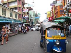 タイ　「行った所・見た所」　バンコクのチットロム周辺・カオサン通りを歩いてワットスタットへ