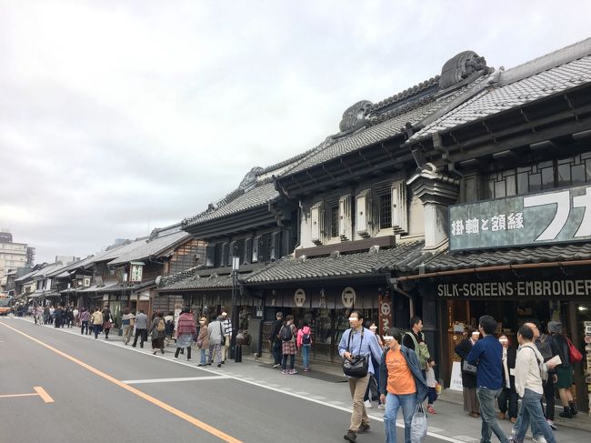 東京出張を利用して、小江戸 と呼ばれれ古い町並みを残す、川越をぶらりとしてみました。<br /><br />古き良き街並みで、多くの観光客で賑わっていました。