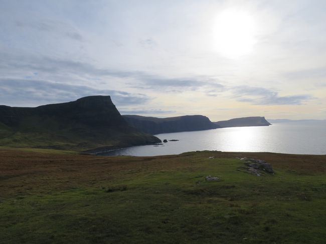 エジンバラの語学学校の後、スカイ島・ハイランドの2泊3日の現地バスツアー（Rabbie&#39;s - The Isle of Skye 3 Day Tour）に参加しました。<br />いろいろな国籍（中国-北京・上海・香港、韓国、ニュージーランド）の方と一緒の旅行で、面白かった～！<br />ドライバー兼ガイドさんがとてもいい人だったし、お天気にも恵まれて、大満足なツアーになりました☆<br />