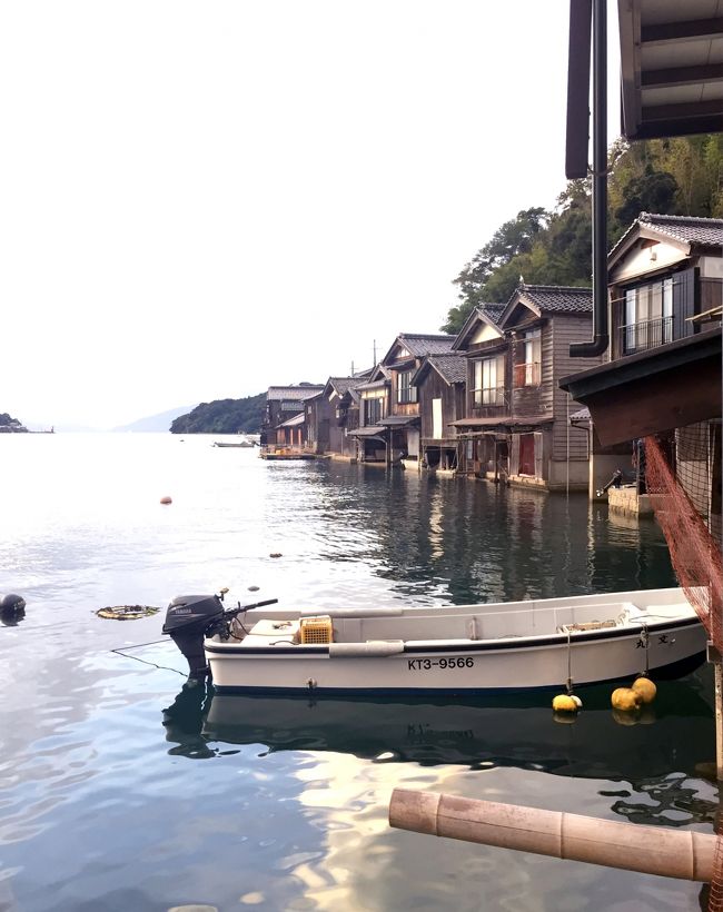 出張のあと、広島に住む両親と１泊２日の山陰旅行。<br /><br />２日目の朝、目が覚めたらそこは・・・海だった。<br /><br /><br />１日目<br />両親と行く、大山・鳥取砂丘・余部鉄橋② ～娘は黙って親孝行の巻～<br />http://4travel.jp/travelogue/11182772<br /><br />出張初日<br />松江城・足立美術館 朝活観光① ～片道700キロをワンマンで自走する女の巻～<br />http://4travel.jp/travelogue/11182366