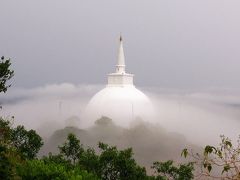 灼熱と豪雨、そして笑顔のスリランカ（４）　ジャングルから目覚めた古代の仏塔群～仏教伝来の聖地ミヒンタレー