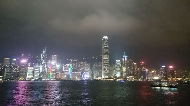 シルバーウィークを利用して、久々のひとり人旅！<br />家族や友達と旅行に行くのも楽しいんだけど、自分と旅行するのも楽しい。<br />香港はとってもパワーのある街で、歩いているだけで元気が出ます。