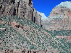 アメリカ西部11　ザイオン；マウントカーメル周辺の車窓風景　☆チェッカーボード・メサで小休止