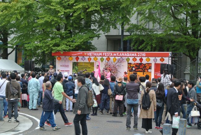 神奈川県横浜市でベトナムフェスタが行われました。<br />横浜でのベトナムフェスタは2回目なのかな？皮付きカシューナッツは美味しかったです。<br />ベトナムの食べ物とか、香辛料が苦手なので、ベトナム臭いところには足を踏み入れませんでしたが何か？<br />