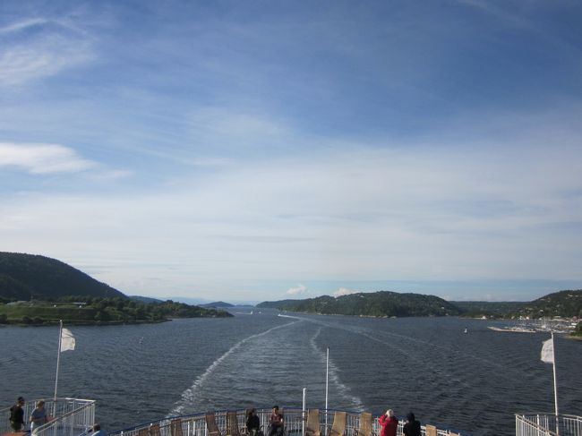 2013年初夏の北欧3か国10日間の旅、第7日目は、ヤイロからオスロへ戻ります。オスロからはDFDSシーウェーイズのフェリーでコペンハーゲンに向けて海を渡ります。船中での一泊となります。<br /><br />【旅程】<br />6月9日(日) 10日(月)  成田～ドーハ～ストックホルム (泊) <br />6月11日(火)　ストックホルム～オスロ～リレハンメル(泊)　 <br />6月12日(水)　リレハンメル～ガイランゲル～ローエン(泊) 　 <br />6月13日(木)　ローエン～クドヴァンゲン～フロム～ミュールダール～ウルヴィック(泊)　<br />6月14日(金)  ウルヴィック～ベルゲン～ヤイロ(泊) <br />6月15日(土)　ヤイロ～オスロ～DFDSシーウェーイズのフェリー(泊) 　 ←　<br />6月16日(日)  DFDSシーウェーイズのフェリー～コペンハーゲン(泊)　　 <br />6月17日(月) 18日(火) コペンハーゲン～ドーハ～成田 <br />