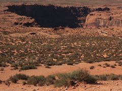 アメリカ西部19　ホースシュー・ベンドへ　ミニハイク　☆坂道を片道15分歩くと