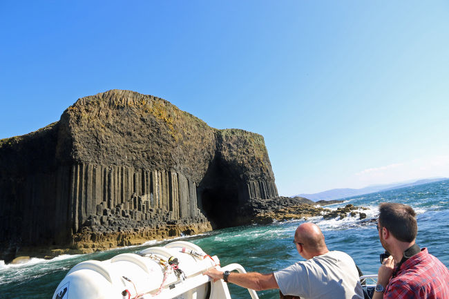 武部好伸さんの「スコットランド ケルト紀行」を読み、アイラ島、マル島を訪ねた。　　　　<br /><br />Day6 8/16　午前<br />絶海 ？ の孤島、スタッファ島。<br />巨人の住んでいたフィンガルの洞窟へ。